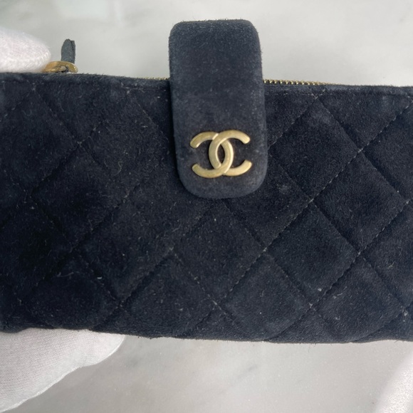 CHANEL Black Quilted Wallet - Picture 9 of 16